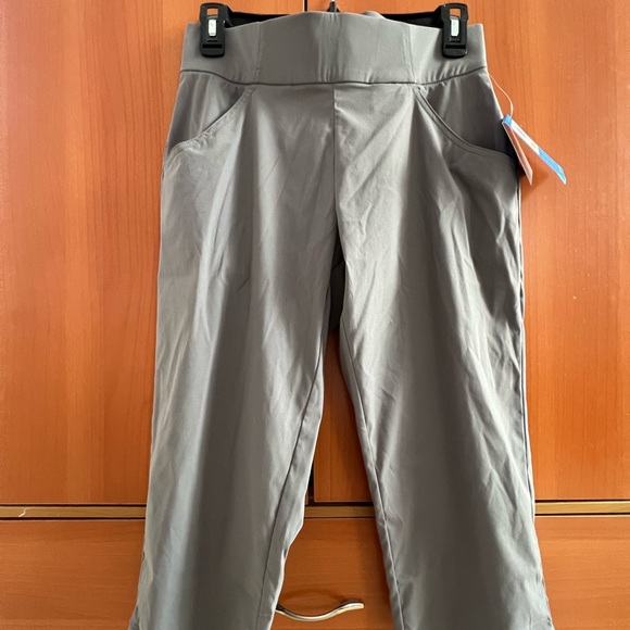 NWT: COLUMBIA Active Fit Stretchy Woman Capri Pants. S/P. Evergreen Fog Gray. - Picture 8 of 15